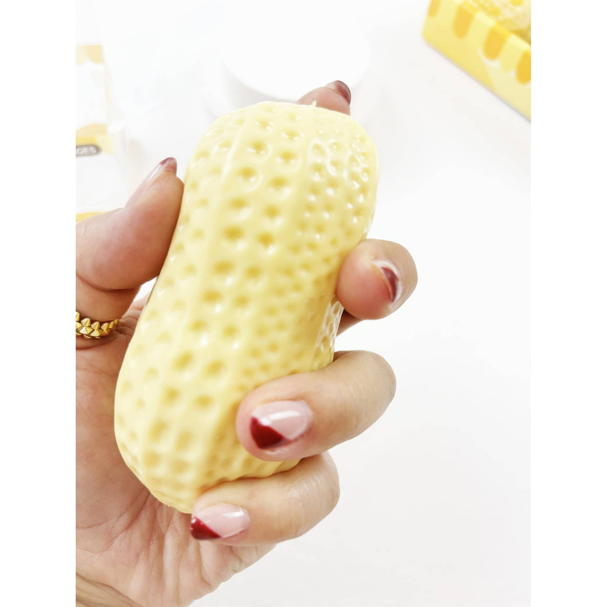 Crunchy Peanut Squishy Toy: PEANUT / ONE(12)