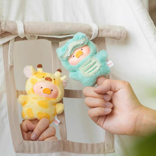 LuLu The Piggy Animal Party Forest Theater Vinyl Face Finger Puppet Pendant Blind box