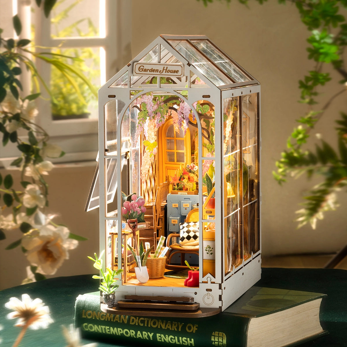 Rolife Book Nook Shelf Insert - Holiday Garden House