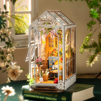 Rolife Book Nook Shelf Insert - Holiday Garden House