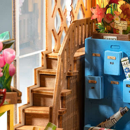 Rolife Book Nook Shelf Insert - Holiday Garden House